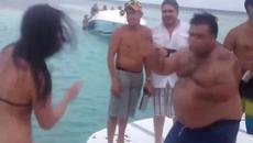 Момиче И Мъж Танцуват Секси Танци на Яхта - Videoclip.bg