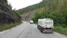 Така е в България по път - Videoclip.bg