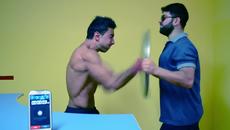 Мъж прави бързи удари като картечница! - Videoclip.bg