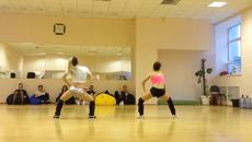 Сладки мацки дансят яко! dance new Booty twerks (все по нови движения) - Videoclip.bg