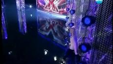 Това момиче ще остане в историята на X - Factor с ужасното си изпълнение- пада от сцената и разбива журито - Videoclip.bg