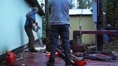 Гениално рязане на дърво - Videoclip.bg