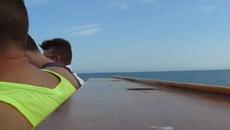 В морето на парти - Videoclip.bg