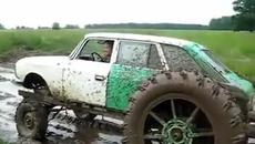 Москвич с гуми на трактор - Руско изобретение! - Videoclip.bg