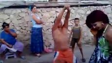 За първия учебен ден Циганчета с „Гучи” и Танци на училище - Videoclip.bg