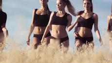 Готини секси рускините както винаги най-добри в twerk (song Jason Derulo Wiggle) - Videoclip.bg