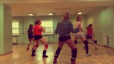 Красивите рускини най-добри в Dance Twerk - Videoclip.bg
