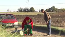 Клоунът - Remi Gaillard....Не е забавно да се подиграва с добрината на хората - Videoclip.bg