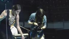 Цеца Величкович взе флага на videoclip.bg и го целуна/Арена Армеец София-07.11.2014 - Videoclip.bg