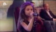 Крисия Тодорова Пее (LIVE) Krisia Todorova Singing "WRECKING BALL" by Miley Cyrus - Videoclip.bg