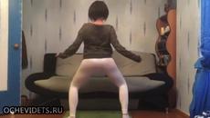 Мацки пълнят гащите от луди танци на twerk Смях! Видео Хит в Мрежата! :) - Videoclip.bg