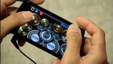 Човек свири на таблета си Guns N' Roses ( Sweet Child O' Mine ) - Videoclip.bg