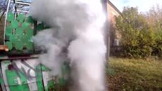 В Русия сме!! Ти Жив Ли Си!!! Луд Руснак изля върху себе си кофа с течен Азот! - Videoclip.bg