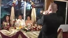 Гъмзата прави уникално шоу на сватба - Videoclip.bg