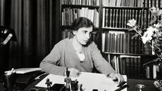 Анна Фройд е Австрийски Психолог - Дъщеря на Зигмунд Фройд Anna Freud (Google Doodle) - Videoclip.bg
