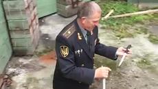 Генерал от "спец-Русия" хвърля ножове... - Videoclip.bg