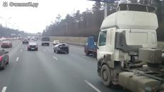 Катастрофирала кола се движи на сдкорост - Това може да се види само в Русия - Videoclip.bg