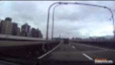 Самолет се разби край Тайпе вчера / Видео! 4.02.2015 - Videoclip.bg