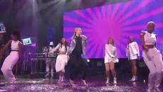 Iggy Azalea - Fancy (2015 New Year's Rockin' Eve) ft. Charli XCX - Videoclip.bg