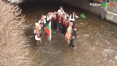 Йордановден Ледено Хоро в Панагюрище - Хвърляне на кръста 2015 - Videoclip.bg