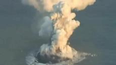 Подводен вулкан образува остров - Videoclip.bg