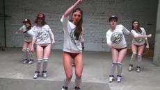 Секси момичета яко New twerk dance - Videoclip.bg