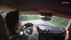 Шофьор на Ferrari се измъкна на косъм от катастрофа (видео) - Videoclip.bg
