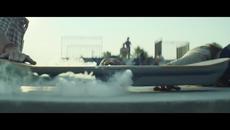 На гребена на вълните с Летящият скейтборд на Лексъс - Videoclip.bg