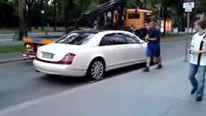 Законите Са Еднакви За Всички!!! Но За Maybach Трябват По-големи Паяци - Videoclip.bg