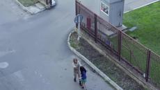 Войник спасява жена по време на снимки - Русия (ВИДЕО) - Videoclip.bg