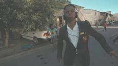 Siphe Fassie dancing around Langa in South Africa to -KILLA 2016 - Videoclip.bg