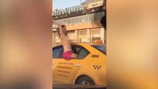 Ужас или не! Вижте гола рускиня се вози в такси посред бял ден - Videoclip.bg
