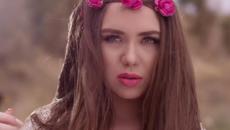 Nicole Saravakou -  Einai Taksidi (Full HD 1920/1080) 2016 - Videoclip.bg