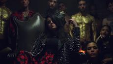 • Завладяваща • Kiiara - Gold - Videoclip.bg