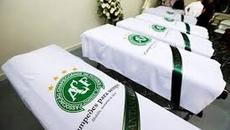 Погребението на бразилски футболисти от първодивизионния клуб "Шапакоенсе". - Videoclip.bg