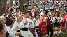 Жеравна 2018 - Започна Международният фестивал на народната носия в Жеравна 2018 - Videoclip.bg