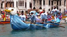 Карнавала във Венеция 2019 започна! Al Carnevale di Venezia, la Regata della - Videoclip.bg
