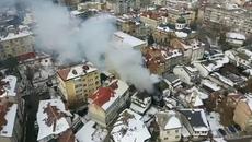 Пожар обхвана три къщи в центъра на Габрово от печка с твърдо гориво - Videoclip.bg