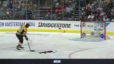 Bruins Pregame Shootout: Дейвид Пастрнак печели конкурса за точност - Videoclip.bg