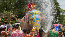 เทศกาลสงกรานต์ปี 2019 Songkran 2019 - เทศกาลสงกรานต์ปี 2019: Воден фестивал на Тайланд Google Doodle 2019 - Videoclip.bg