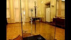 Бойко Борисов и Одри Азуле разгледаха меча на Кан Кубрат - Videoclip.bg