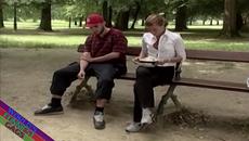 Мацка съблазнява хора в парка - Скрита камера - Videoclip.bg