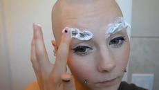 Вижте как той стана като Анджелина Джоли! - Videoclip.bg