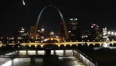 Ярък метеор стресна жителите на няколко американски щата! Клиповете с Падащата звезда станаха хит в Мрежата - Videoclip.bg