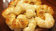 Въздушни солени кифлички с дъх на масло и пълнеж - Videoclip.bg