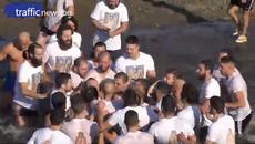 Хвърляне на кръста в Пловдив 6.1.2020 - 37-годишен пловдивчанин хвана Богоявленския кръст в река Марица - Videoclip.bg