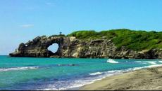 Туристическа атракция се срути след труса в Пуерто Рико - Videoclip.bg