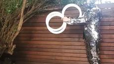 Фокусник прави номера (видео) - Videoclip.bg