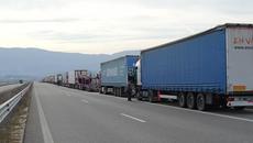 8 Километрова опашка от камиони на ГКПП  Кулата - Videoclip.bg