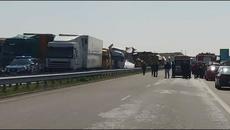 Най-малко двама души са загинали при верижна катастрофа на ТИР-ове край Харманли - Videoclip.bg